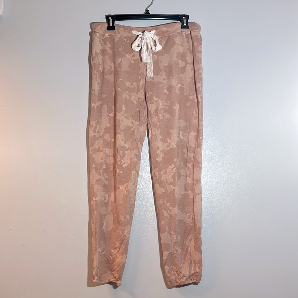 Soma Weekend Lounge Sleep Pants Size M Pink Camo